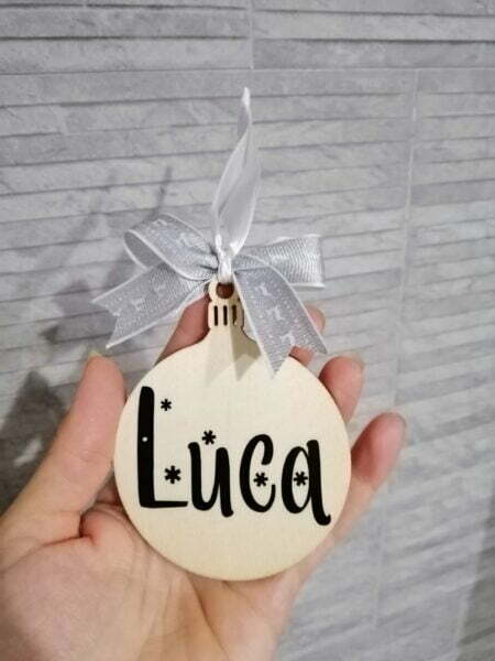 Bola de Navidad personalizada madera modelo copos de nieve