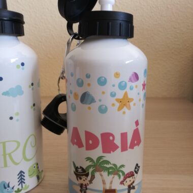 Botella de aluminio personalizable "Mi pequeño pirata"