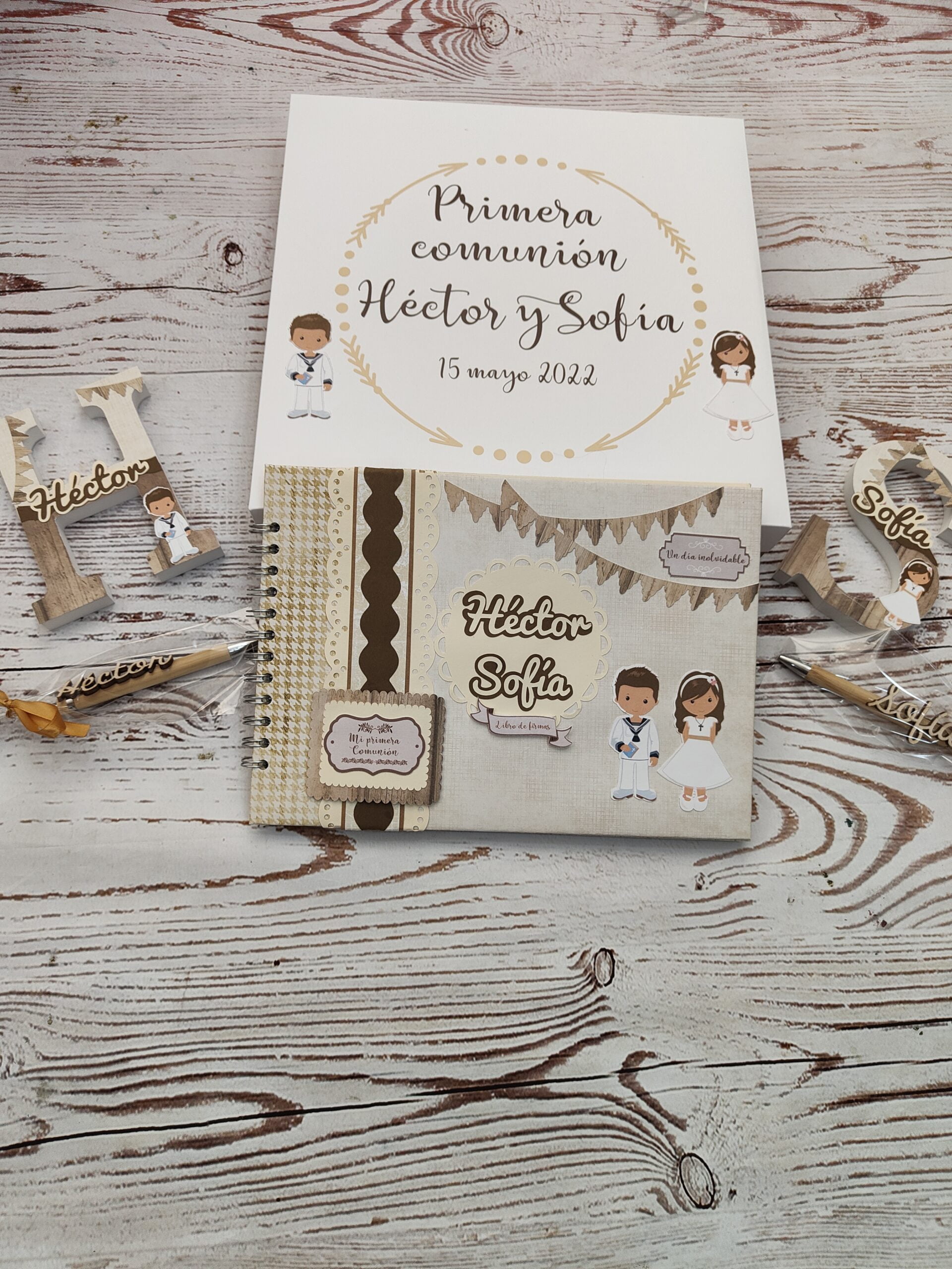 Libro de firmas comunión beig y marrón Libro de firmas comunión beig y marrón
