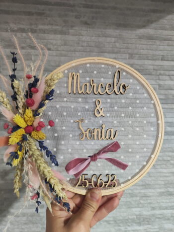 Portalianzas nombres de madera y flor preservada