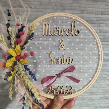 Portalianzas nombres de madera y flor preservada