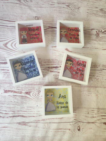 Hucha de madera Fallera Xiqueta meua. Personalizable